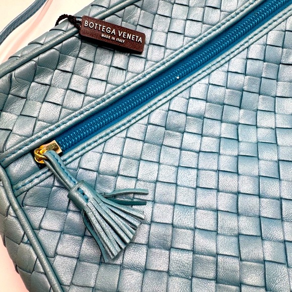 Auth Bottega Veneta Metallic Blue Intreciatto Camera Crossbody Shoulder Bag - Picture 2 of 16